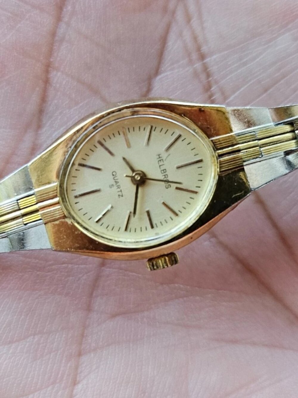 Vintage Helbros Ladies Wristwatch Quartz Analog Gold Tone Wrist Watch